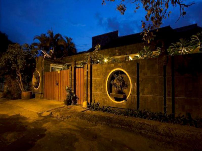 Puri Minggiran Guesthouse Yogya Джокякарта Екстериор снимка