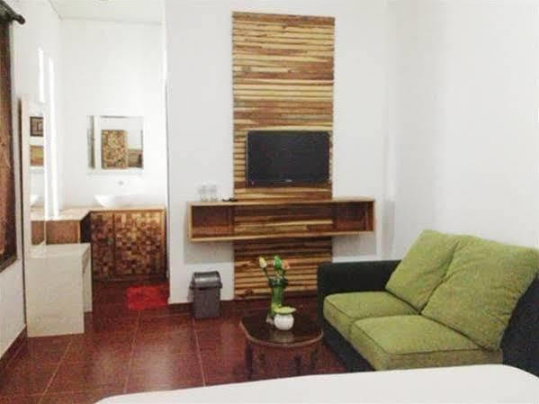 Puri Minggiran Guesthouse Yogya Джокякарта Екстериор снимка