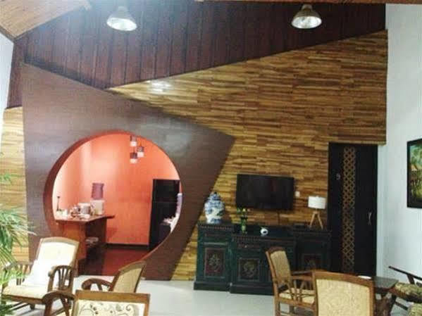 Puri Minggiran Guesthouse Yogya Джокякарта Екстериор снимка