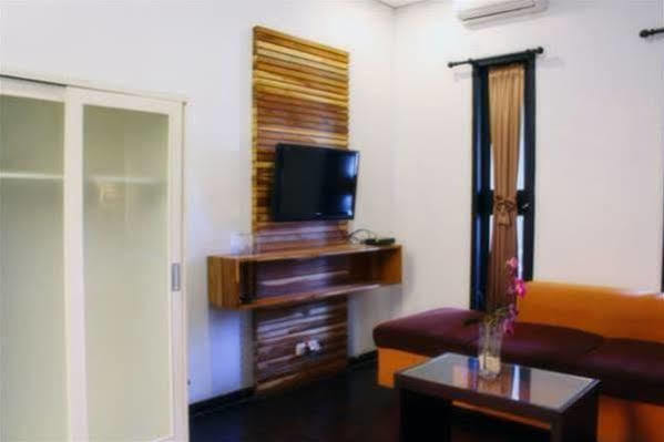 Puri Minggiran Guesthouse Yogya Джокякарта Екстериор снимка