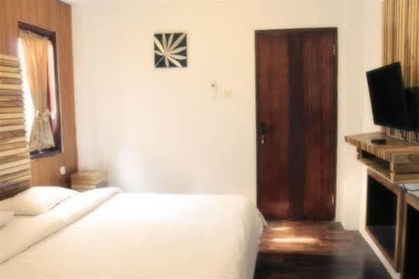 Puri Minggiran Guesthouse Yogya Джокякарта Екстериор снимка